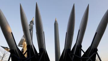 Япония обещает сбить баллистическую ракету КНДР