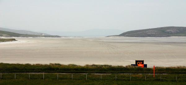 Удивительная Шотландия. Как выглядит песчаный аэропорт (ФОТО)