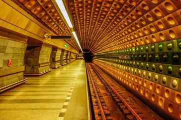Удивительная симметрия метро, которая ежедневно нас окружает (ФОТО)