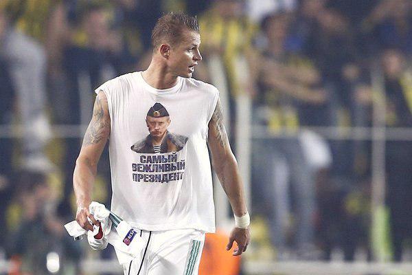 Футболист российского клуба вышел на матч ЛЕ в футболке с изображением Путина (ФОТО)