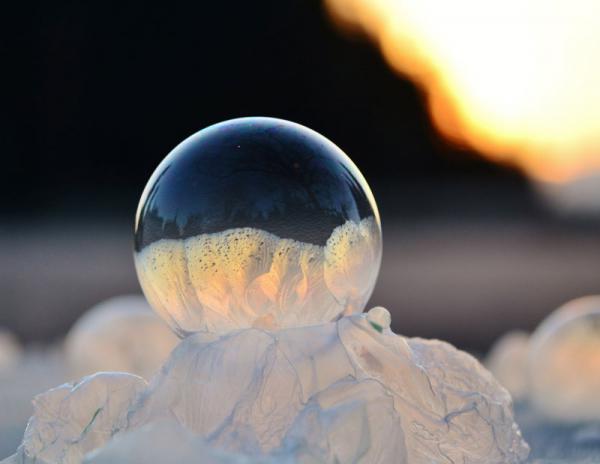 Что будет, если пускать мыльные пузыри на морозе (ФОТО)