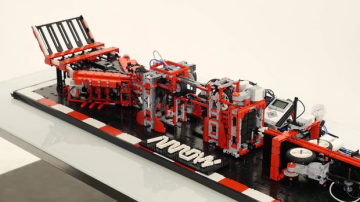 Энтузиасты собрали необычного робота из конструктора LEGO (ВИДЕО)