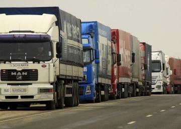Кабинет министров запретил транзит российских грузовых автомобилей через Украину