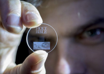 Британцы создали "вечный" кварцевый диск (ВИДЕО)