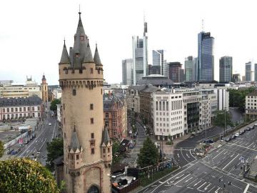 Путешествие в Европу: средневековая башня в центре немецкого мегаполиса (ФОТО)