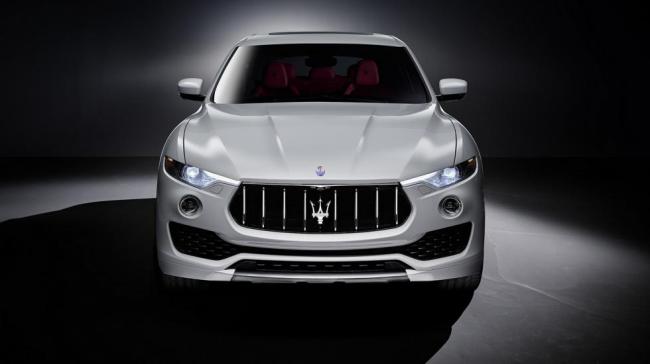 Maserati представила свой первый внедорожник (ФОТО)