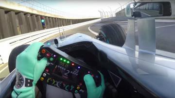 Глазами пилота. Компания Mercedes представила новый болид Формулы-1 (ВИДЕО)