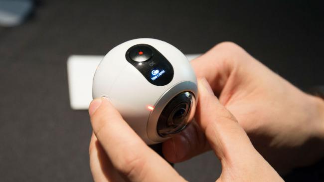 Samsung представила камеру, которая записывает 360-градусные видео (ФОТО)