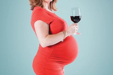 Ученые рассказали, как алкоголь влияет на беременность
