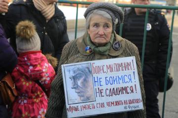 Тысячи россиян почтили память Бориса Немцова (ФОТО)