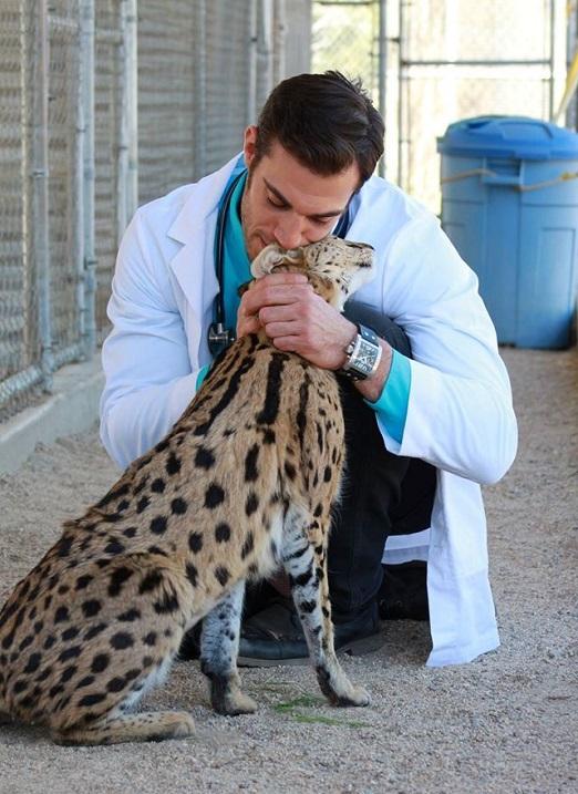 Ветеринар из Калифорнии покорил интернет снимками со своими пациентами (ФОТО)