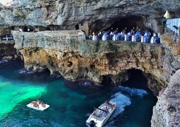 Необычная Европа: романтичный ресторан внутри пещеры в Италии (ФОТО)