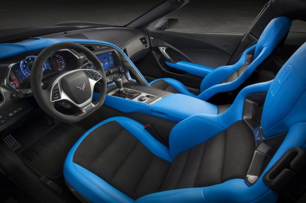 Суперкар Chevrolet Corvette получил мощную модификацию Grand Sport (ФОТО)