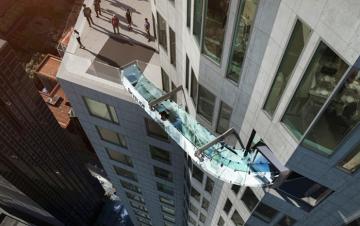 Развлечение для горожан: на одном из небоскребов Лос-Анджелеса построят стеклянную горку (ФОТО)