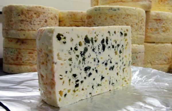 Сырное подземелье: как французы готовят самый знаменитый сыр в мире (ФОТО)