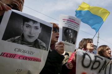 В Киеве возобновился митинг у посольства РФ