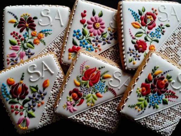 Венгерская девушка украшает печенье удивительно красивыми рисунками (ФОТО)