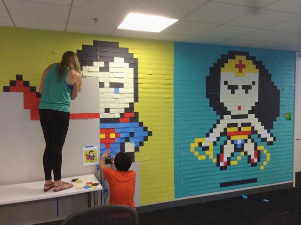 Сотрудники превратили скучные стены офиса в супергеройскую фреску (ФОТО)