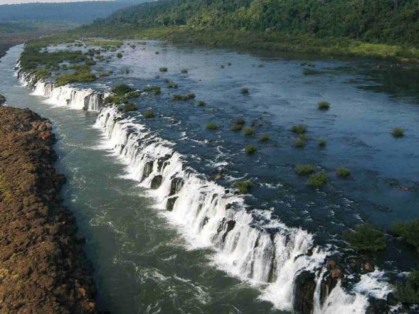 Мокона: единственный в мире «параллельный» водопад (ВИДЕО)