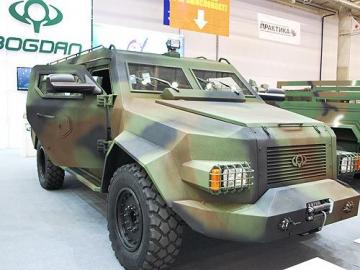 "Богдан" представил бронеавтомобиль "Барс-8" (ВИДЕО)
