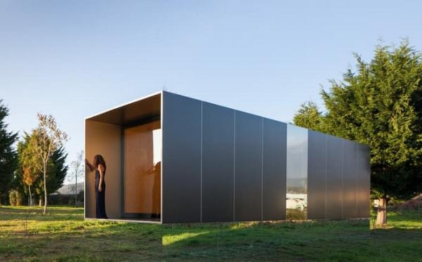 Оторваться от земли: архитектурная фирма из Португалии представила необычный жилой дом (ФОТО)