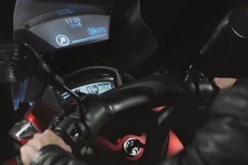 Компания Samsung разработала "умное" ветровое стекло для мотоциклистов (ВИДЕО)