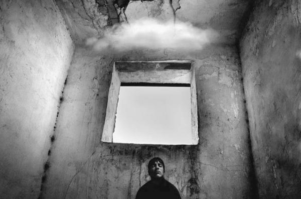 Ночные кошмары в серых тонах. Странные работы иранского фотографа (ФОТО)