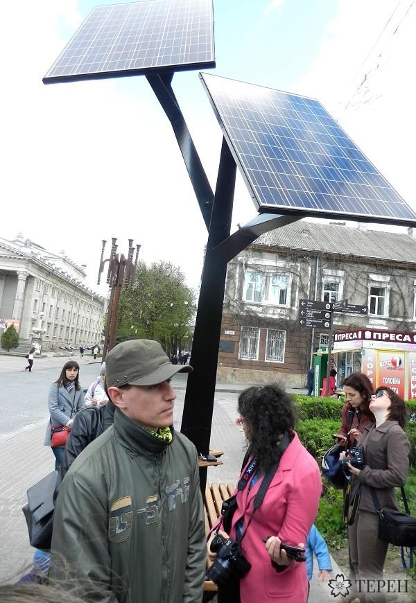 В Украине появилось первое «солнечное дерево» (ФОТО)