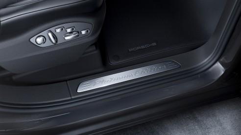 Porsche представила Cayenne Platinum Edition (ФОТО) Porsche представила Cayenne Platinum Edition (ФОТО)