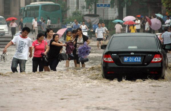 150 тысяч человек пострадали в результате наводнения в Китае (ФОТО)
