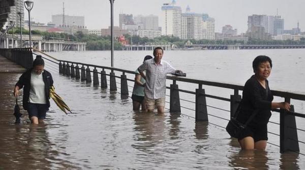 150 тысяч человек пострадали в результате наводнения в Китае (ФОТО)