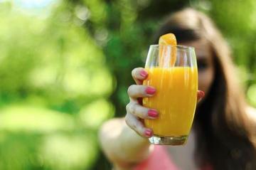 Ученые рекомендуют сократить употребление фруктового сока