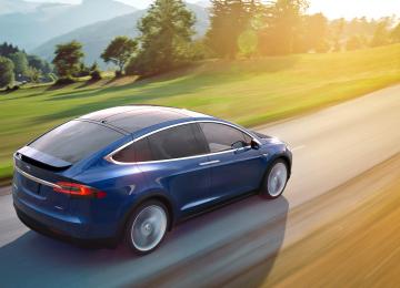 Tesla Model X признан самым быстрым серийным кроссовером в мире