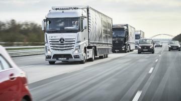 Mercedes-Benz отправила в путешествие колонну беспилотных тягачей (ВИДЕО)