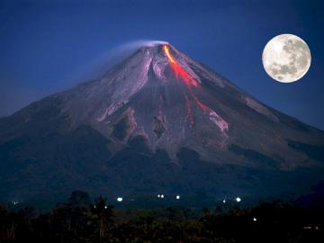 На Камчатке проснулся крупнейший вулкан в Евразии