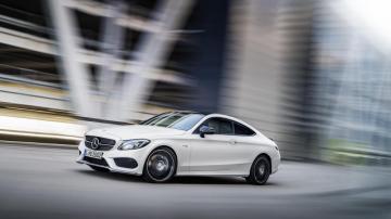 Немецкая компания Mercedes-Benz устанавливает новые рекорды 