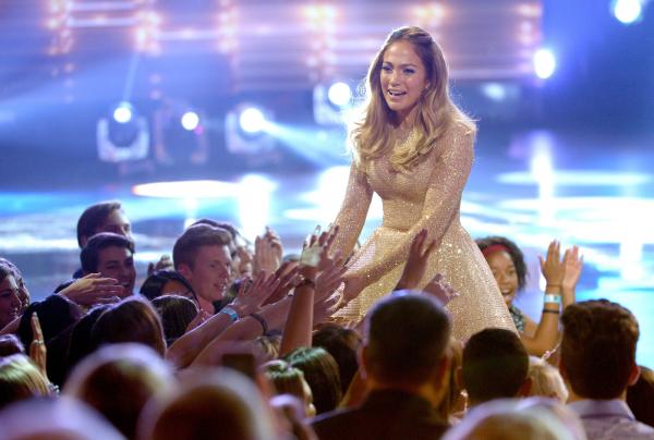 Дженнифер Лопес впечатлила публику своим выступлением в финале шоу American Idol (ВИДЕО)