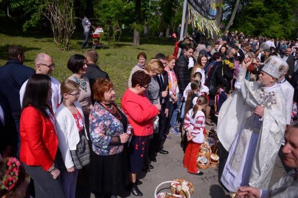 Арсений Яценюк "воскрес" на Пасху в Киеве (ФОТО)
