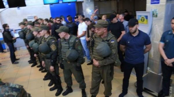 "Правый сектор" не пропустил в Одессу депутатов из "Оппозиционного блока"