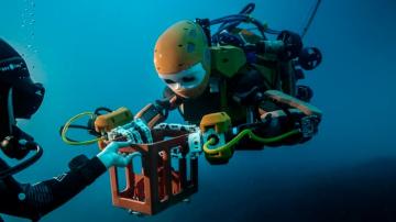 Робот-русалка OceanOne обнаружил клад у берегов Франции