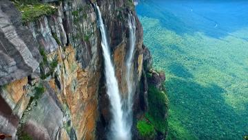 Самый высокий водопад в мире сняли с беспилотника (ВИДЕО)