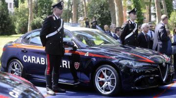 Alfa Romeo подарила итальянцам полицейские автомобили (ФОТО)