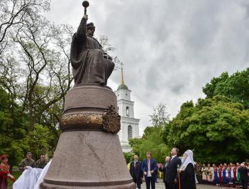 Порошенко открыл памятник Мазепе в Полтаве (ВИДЕО)