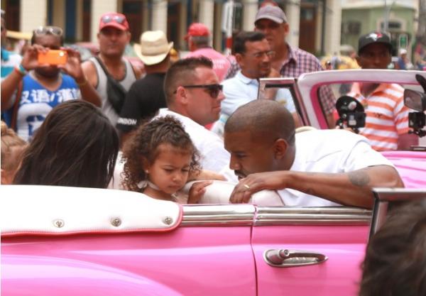 Ким Кардашьян похвасталась снимками с отдыха на Кубе (ФОТО)