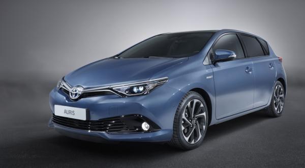 Компания Toyota представила обновленную модель Auris (ФОТО)