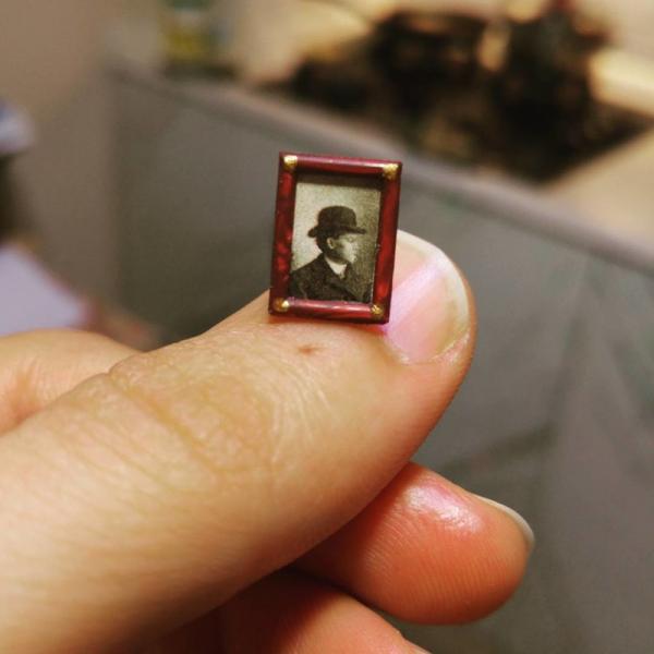 Художник воссоздал фотостудию 1900-х годов в миниатюрном формате (ФОТО)