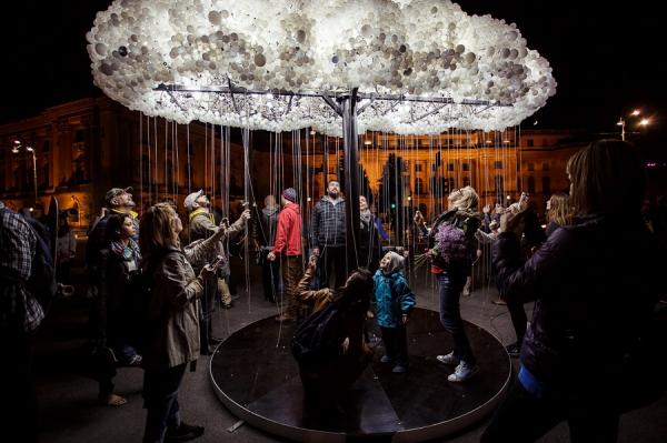 Путешествие в Европу: яркое световое шоу на улицах Бухареста (ФОТО)