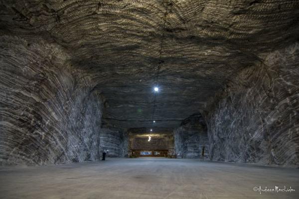 Соляная шахта Оконеле-Мари - жемчужина Румынии (ФОТО)