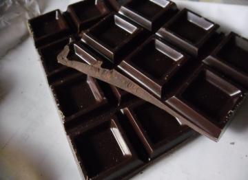 Горький шоколад может оказывать профилактическое действие против рака, - ученые