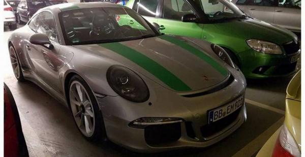 Шпионы засняли редкий спорткар Porsche 911 R (ФОТО)